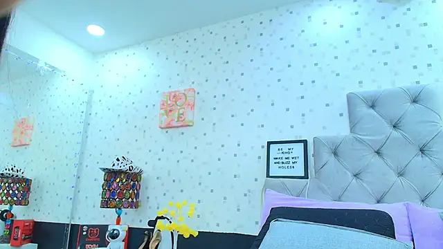 JulietaReyess online show from 03.04.25