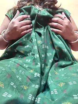 Snapshot of CUTE_SOPHIA- chatting on 12.22.24 CUTE SOPHIA- online show from 12.22.24