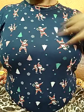 Snapshot of CUTE_SOPHIA- chatting on 10.31.25 CUTE SOPHIA- online show from 10.31.25