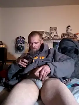 Snapshot of littleChop33 chatting on 11.02.25 littleChop33 online show from 11.02.25