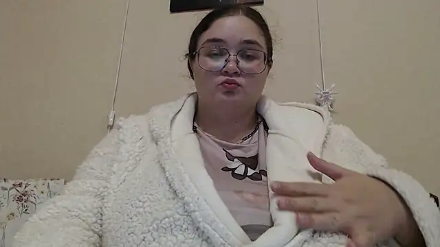 Snapshot of _mika_in_passion chatting on 09.28.25 mika in passion online show from 09.28.25