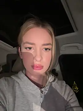 EvieEvans online show from 12.04.24