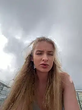 Snapshot of EvieEvans chatting on 06.06.26 EvieEvans online show from 06.06.26