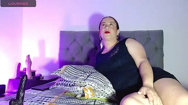 mia-luna-x online show from 01.21.25