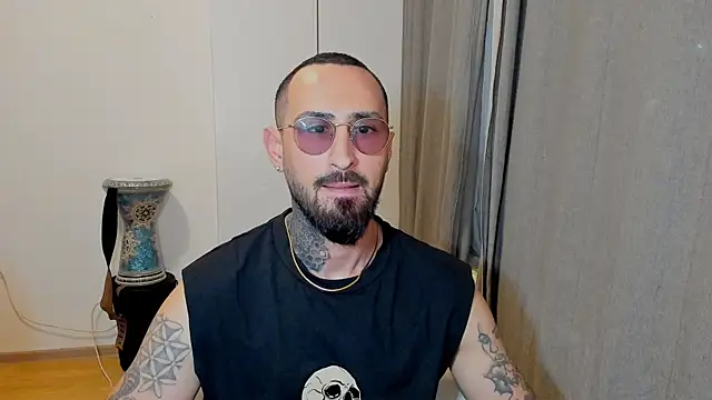 Snapshot of Baddfuckerr chatting on 01.19.25 Baddfuckerr online show from 01.19.25