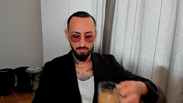 Snapshot of Baddfuckerr chatting on 01.22.25 Baddfuckerr online show from 01.22.25
