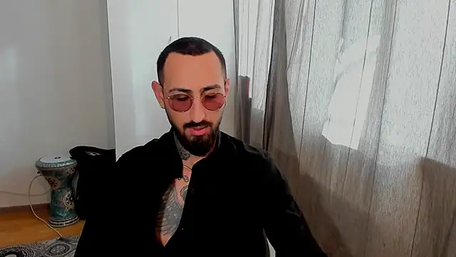 Snapshot of Baddfuckerr chatting on 01.28.25 Baddfuckerr online show from 01.28.25