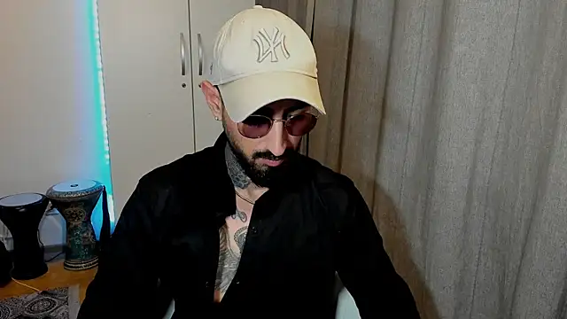 Snapshot of Baddfuckerr chatting on 01.28.25 Baddfuckerr online show from 01.28.25