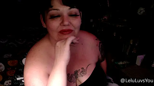 Snapshot of LeluLuvsYou chatting on 10.30.25 LeluLuvsYou online show from 10.30.25