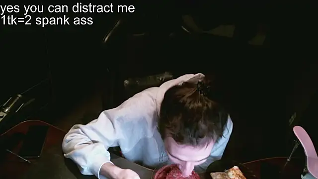 izilizi 23 online show from 12.06.24