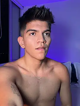 Snapshot of santiago_01 chatting on 12.04.24 santiago 01 online show from 12.04.24