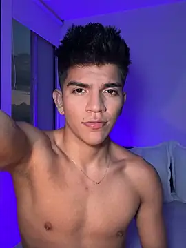 Snapshot of santiago_01 chatting on 12.05.24 santiago 01 online show from 12.05.24