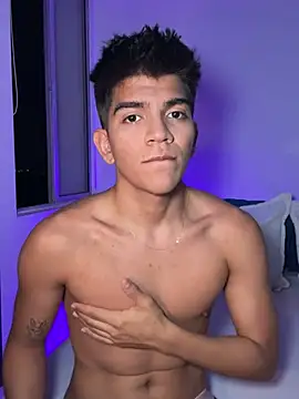 Snapshot of santiago_01 chatting on 12.10.24 santiago 01 online show from 12.10.24