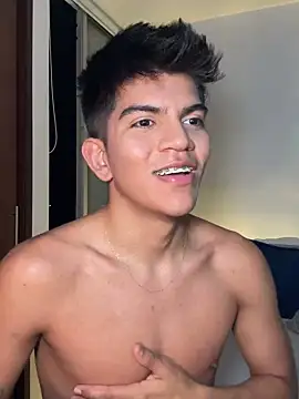 Snapshot of santiago_01 chatting on 12.15.24 santiago 01 online show from 12.15.24