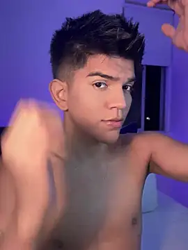 Snapshot of santiago_01 chatting on 01.16.25 santiago 01 online show from 01.16.25