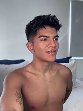 Snapshot of santiago_01 chatting on 01.17.25 santiago 01 online show from 01.17.25