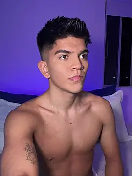 Snapshot of santiago_01 chatting on 01.22.25 santiago 01 online show from 01.22.25