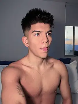 Snapshot of santiago_01 chatting on 01.22.25 santiago 01 online show from 01.22.25