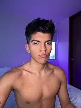 Snapshot of santiago_01 chatting on 02.04.25 santiago 01 online show from 02.04.25