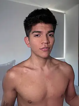 Snapshot of santiago_01 chatting on 02.06.25 santiago 01 online show from 02.06.25