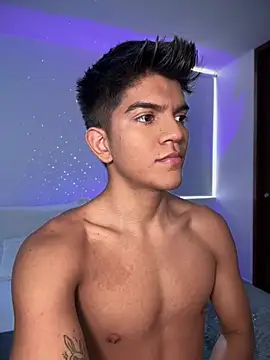 Snapshot of santiago_01 chatting on 02.08.25 santiago 01 online show from 02.08.25