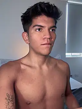 Snapshot of santiago_01 chatting on 02.09.25 santiago 01 online show from 02.09.25