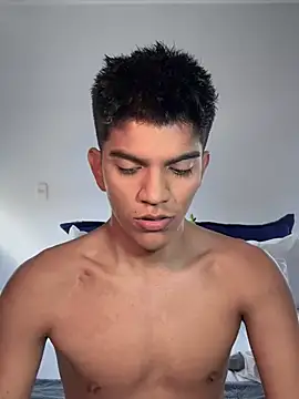 Snapshot of santiago_01 chatting on 02.17.25 santiago 01 online show from 02.17.25