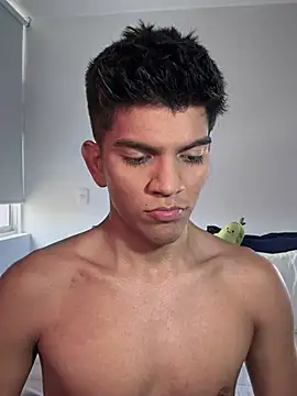 Snapshot of santiago_01 chatting on 02.19.25 santiago 01 online show from 02.19.25