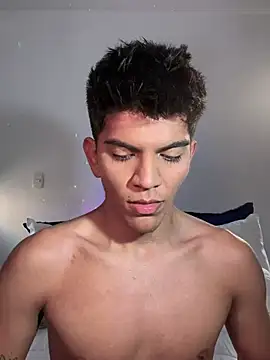 Snapshot of santiago_01 chatting on 02.21.25 santiago 01 online show from 02.21.25