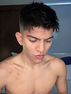 Snapshot of santiago_01 chatting on 03.22.25 santiago 01 online show from 03.22.25