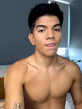 Snapshot of santiago_01 chatting on 09.10.25 santiago 01 online show from 09.10.25