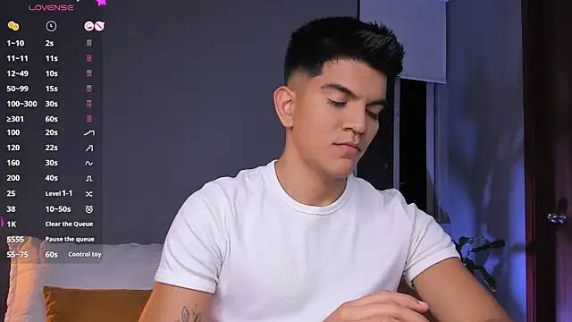 Snapshot of santiago_01 chatting on 09.12.25 santiago 01 online show from 09.12.25