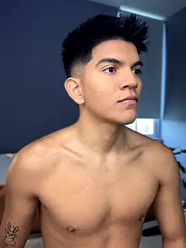 Snapshot of santiago_01 chatting on 09.14.25 santiago 01 online show from 09.14.25