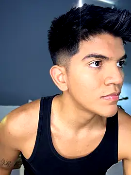 Snapshot of santiago_01 chatting on 09.18.25 santiago 01 online show from 09.18.25