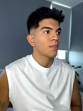 Snapshot of santiago_01 chatting on 09.20.25 santiago 01 online show from 09.20.25