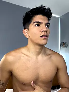 Snapshot of santiago_01 chatting on 10.02.25 santiago 01 online show from 10.02.25