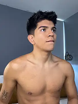 Snapshot of santiago_01 chatting on 10.05.25 santiago 01 online show from 10.05.25