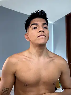 santiago 01 online show from 11.08.25