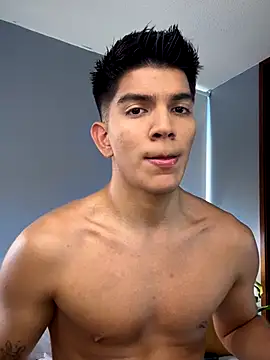 santiago 01 online show from 11.10.25