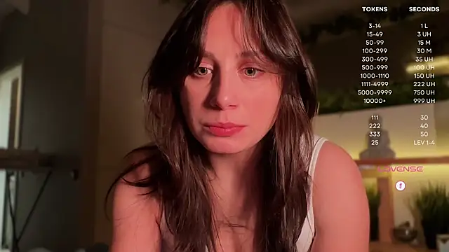 Snapshot of moon_deity_ chatting on 12.04.25 moon deity online show from 12.04.25