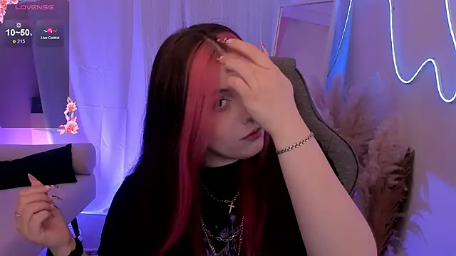 CoralineKeyns online show from 06.05.26