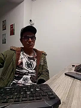 Snapshot of Andy_winston chatting on 11.01.25 Andy winston online show from 11.01.25