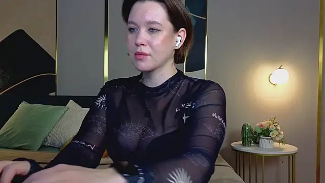 Snapshot of katy__moonj chatting on 10.01.25 katy moonj online show from 10.01.25