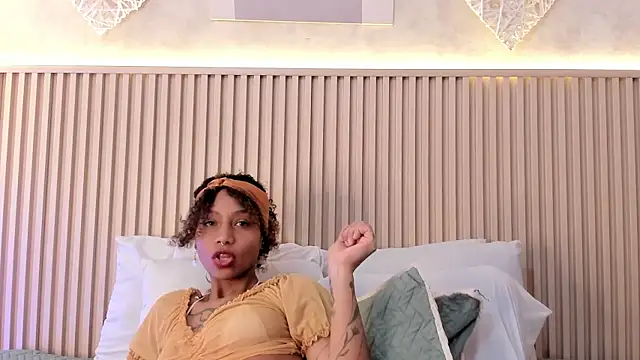 daiana curly online show from 11.07.25