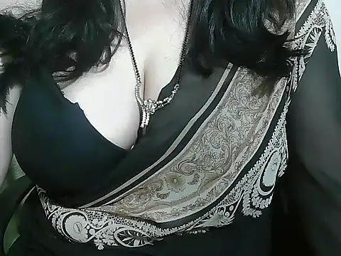 Snapshot of rehana_housewife chatting on 05.20.26 rehana housewife online show from 05.20.26