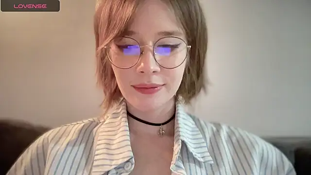 Snapshot of ms_christiana chatting on 11.16.25 ms christiana online show from 11.16.25