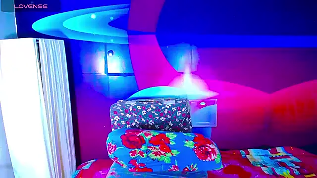 Snapshot of Cristalxxts chatting on 09.24.25 Cristalxxts online show from 09.24.25