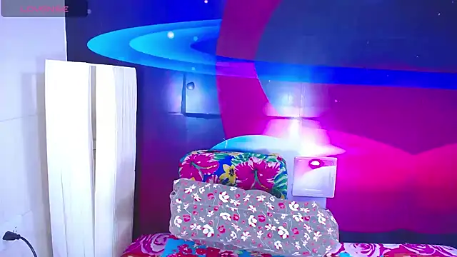 Snapshot of Cristalxxts chatting on 10.11.25 Cristalxxts online show from 10.11.25