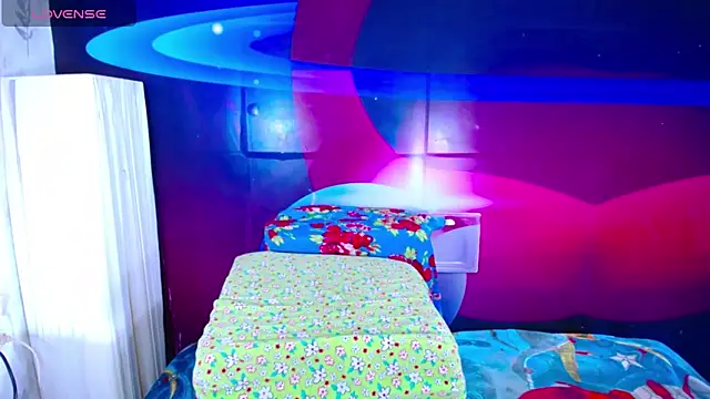 Snapshot of Cristalxxts chatting on 10.25.25 Cristalxxts online show from 10.25.25