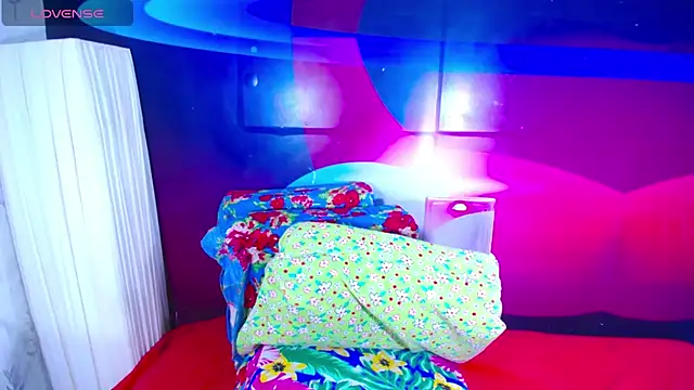 Snapshot of Cristalxxts chatting on 10.30.25 Cristalxxts online show from 10.30.25